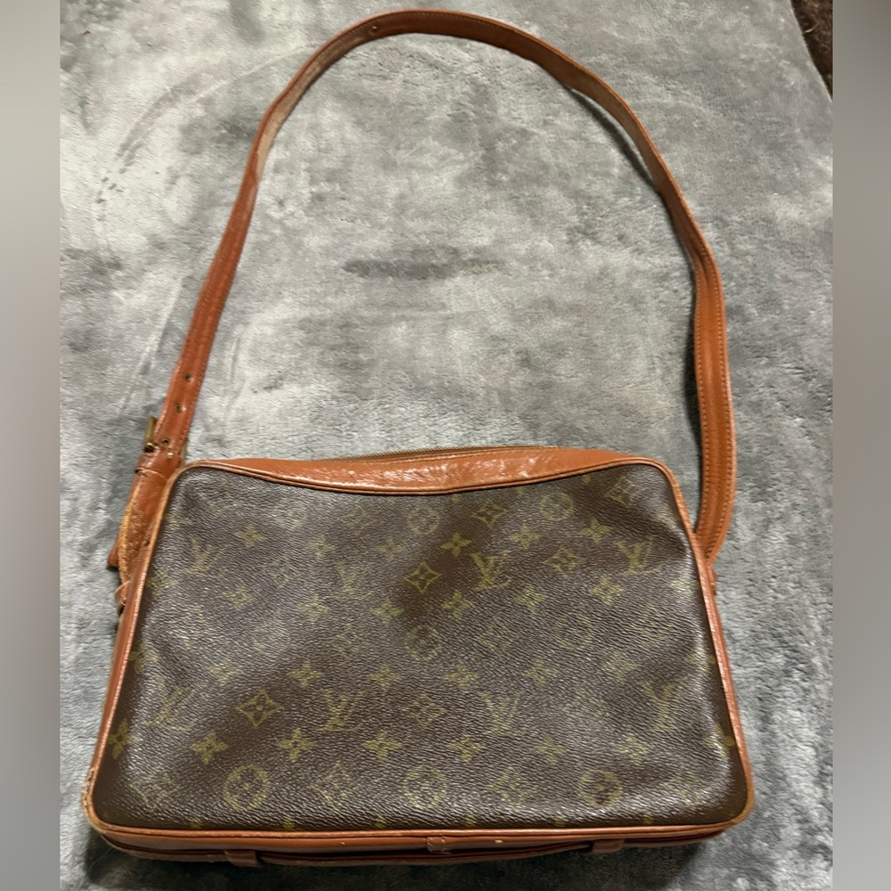 Authentic Vintage Louis Vuitton Sack Bandriere 35 Shoulder Bag